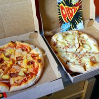 La Touriste (left) + La Montagnard (right) at Pidz in Paris