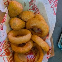 Cheese poppers and onion rings at Dirty V - Barcode Street Food in Oslo