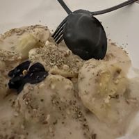 Tortellini de guisantes (las fotos no hacen justicia al plato)  at MUDRA Plant Based  in Madrid