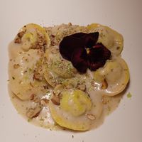 Raviolis de guisante at MUDRA Plant Based  in Madrid