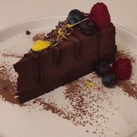 Tarta de chocolate at MUDRA Plant Based  in Madrid