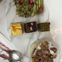 Brunch Plate with Overnight Oats  at Oslo Raw Frogner in Oslo