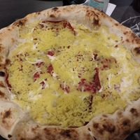 Pizza fiocco at Sustable in Volla
