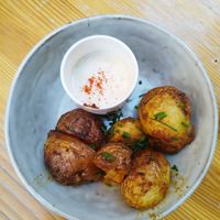 Roasted potatoes with a delicious garlic sauce at BRÛLÉ in Toulouse