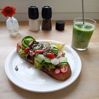 Vegan avocado sourdough bread & Matcha Latte (oat milk) at Marshall Street Coffee in Hamburg