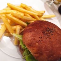 Vegan burger at La Gasthaus Bistrot in Bergamo