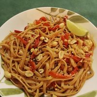 Pad thai at La Seda Veggie Kitchen Restaurante Vegetariano in Elche