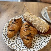 Croissant e mini panino   at La Veggiesseria in Tarragona