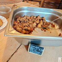 an apple, pecan, and cranberry crumble at Oh K-fée d'Mj in Nantes