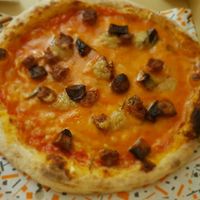 Sausage and crispy potatoes pizza at Freezza in Barcelona