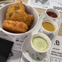 Nuggets vegan com 3 molhos  at 1500 in Agueda