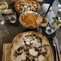 Vegan Pizza with Artichoke and vegan Salad at Mad In Italy in Catania