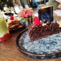 Vegan blueberry chocolate cake at Auckland Coffee in Nuremberg