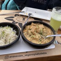 Pasamos a almorzar con mi pareja y nos llevamos una gran sorpresa!!, 100% vegano y muy rico! En la foto: Tofu Tikka Masala y limonada menta gengibre. Delicioso!.  at Anasavam Vegano Y Saludable in La Serena