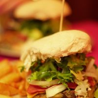 Bacon&Cheese Burger (vegan) mit Auberginen Patty at Más Que la Cresta in Cadiz