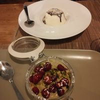 Pistachio tiramisu (front), ice with hot chocolate (back) at aTipico in Palermo