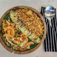 Green smoothie bowl at Juju in 