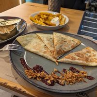 Padini Moussrella e chourizo and Pate de Atum at Guará in Vila Nova De Gaia