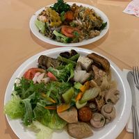 Muita variedade at Lotus Vegetariano in Sao Paulo