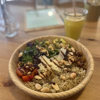 Heerlijk geluncht met deze salade. Als je vegan wilt, even erbij vermelden.   at Jasmim Brunch in Torres Novas