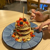 Amor-perfeito - panqueca com nutella, morangos, mirtilos, granola, frutos secos e amêndoa caramelizada - 6,75€ at Jasmim Brunch in Torres Novas