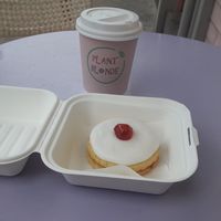 Pedido para tomar ahí y preparado como si fuera para llevar, creo que se hace así at Plant Blonde in Glasgow