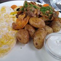 Pulled oyster mushrooms BBQ with potatoes and garlic dip at Steinhaus1718 in Budingen