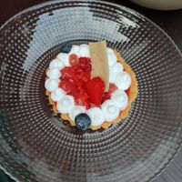 Erdbeer-Rhabarber-Törtchen at Steinhaus1718 in Budingen