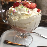 Erdbeereisbecher  at Steinhaus1718 in Budingen