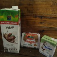 leite de arroz com cacau da nature's heart, bolacha de maizena gluten free (vegan) e leite condensado vegano at Maná - Mercado Natural in Peruibe