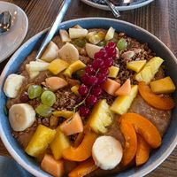 Porridge mit Nüssen und Obst at GenussArt in Tubingen