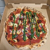 Sundried tomato pizza at Mitoa Pizzeria in Barcelona