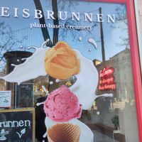 Entrance window at Eisbrunnen - Vegan Ice Cream in Munich