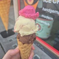 Schoko-Nuss, Himbeer-Bavarian Creme, Hibiskus at Eisbrunnen - Vegan Ice Cream in Munich