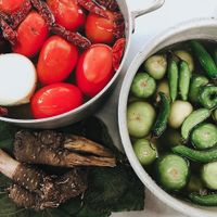 Salsitas en preparación 😋  at Mandragora Vegan in Mexico City