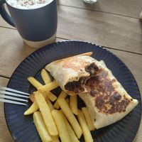Burrito de bistec y Latte lavanda 🪻 at Mandragora Vegan in Mexico City