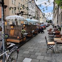 Outside seating at Cafe Lozzi in Munich