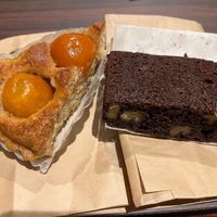 Vegan Kumquat Tart and Vegan Brownie at Oli−Oli in Ninohe