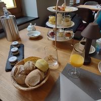 Brötchen; selbstgemachte Aufstriche und vieles mehr in der Etagère at Das Anders in Koenigswinter