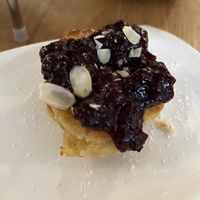 pancakes als teil des etagere-frühstücks   at Das Anders in Koenigswinter