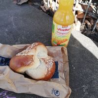 Laugenknoten und Orangensaft, zusammen knapp 3€ at denn's Biomarkt - Schanze in Hamburg