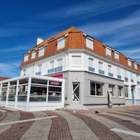 On the corner at Le Loup de Mer in Audresselles