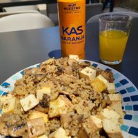 Mushrooms + Tofu + quinoa at Taperia O Albergue in Tui