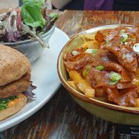 Burger végane et poutine végane at Korrigane Brasserie Artisanale in Quebec