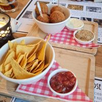 Nachos en bitterballen at D' Olle Smidse in Midwolda