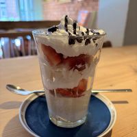 Erdbeereisbecher  at Doki in Leipzig