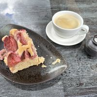 Pflaumenkuchen, Kaffee mit Hafermilch   at Teehaus Buddhas Weg in Wald-michelbach