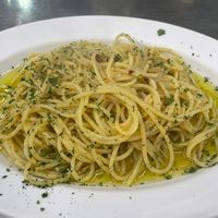Spaghetti garlic oil pepper at Scugnizzo in Naples