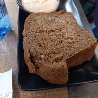 Hummus and bread at Alhambra in Milan