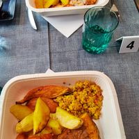 In alto lasagne come portata principale, in basso un ottimo tofu strapazzato at Alhambra in Milan